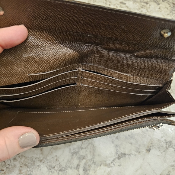 Authetntic LOUIS Vuitton Taiga Portefeuille Accordion Brown Wallet - Picture 6 of 15